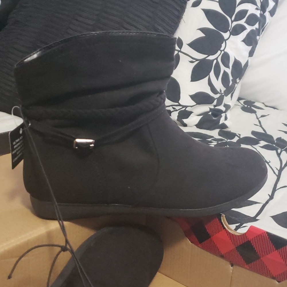Women's brand new memory foam black booty